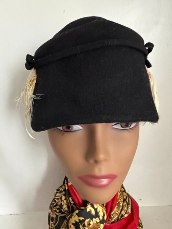 Vintage 1960s DuBarry Pollack Paris NY Rhinestones Quail Feathers Cloche Hat main image 13